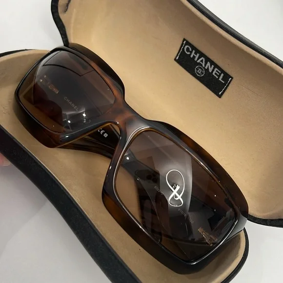 CHANEL sunglasses Comes with Case - Picture 8 of 11